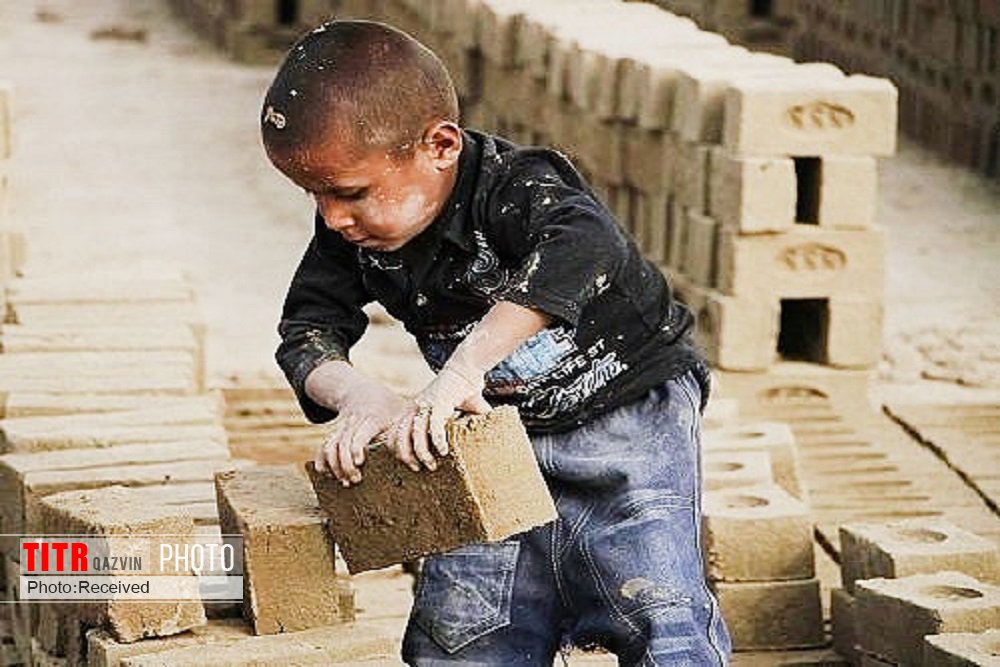 اهداء بسته‌های حمایتی بهزیستی قزوین به کودکان کار | ویروس کرونا