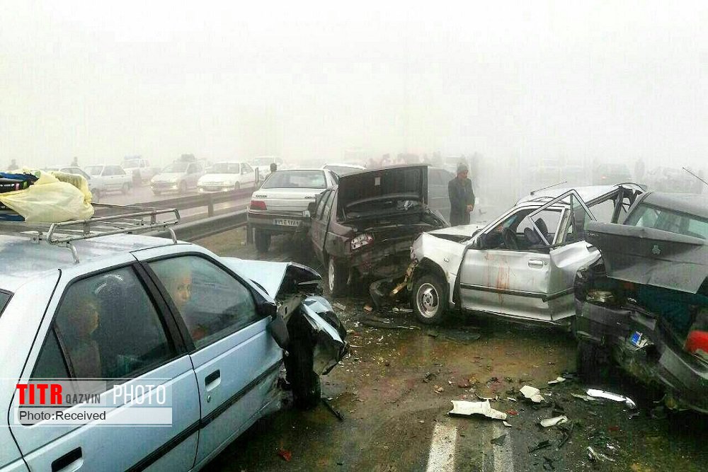 تصادف زنجیره‌ای بین 15 دستگاه خودرو در محور "قزوین - اقبالیه"