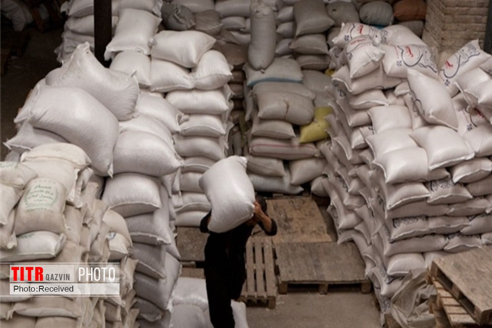 29 کیسه آرد قاچاق در شهرستان بوئین زهرا کشف شد