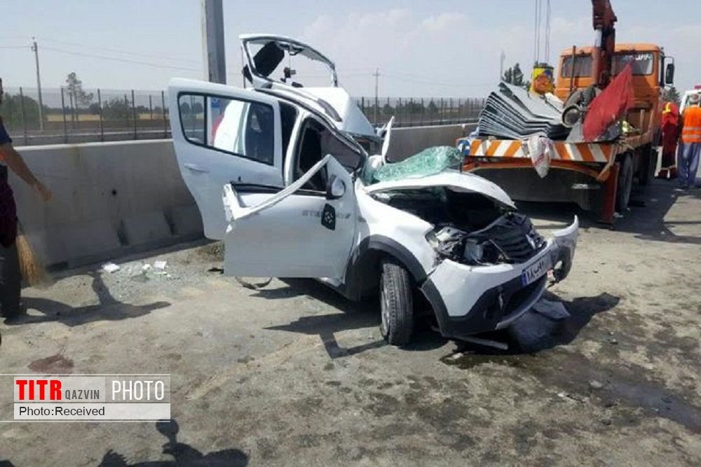 تصادف یک دستگاه اتوبوس با کامیون در آزادراه قزوین-زنجان/یک کشته و 14 مصدوم