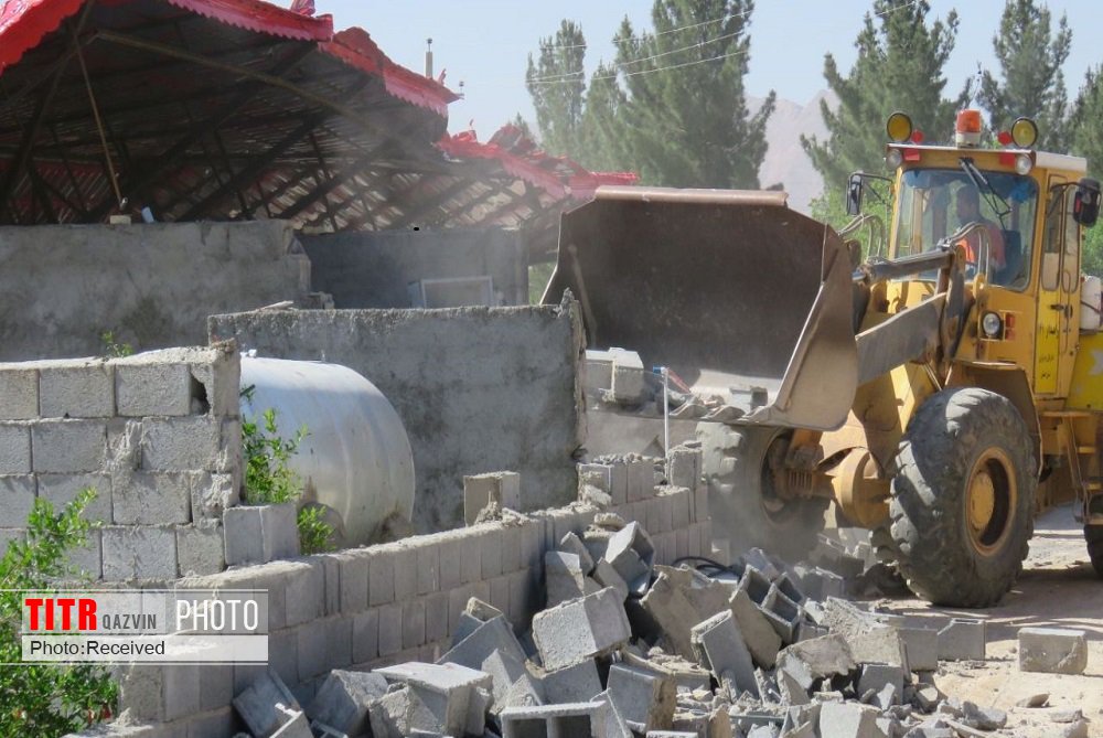 تخریب 20 ویلای غیرقانونی در شهرستان تاکستان