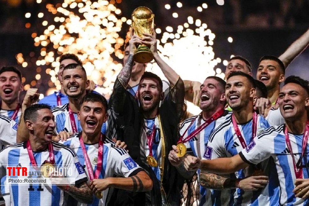 اهدای کاپ قهرمانی جام جهانی به مسی و نورافشانی استادیوم لوسیل