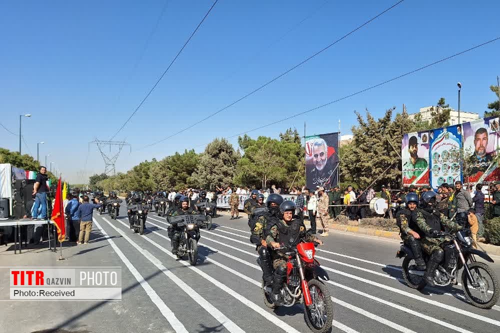 آغاز هفته دفاع مقدس با رژه نیروهای مسلح در قزوین