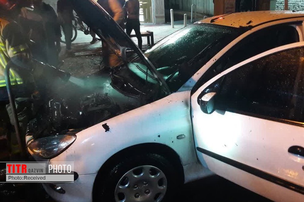 آتش خودروی پژو 206 در قزوین را سوزاند