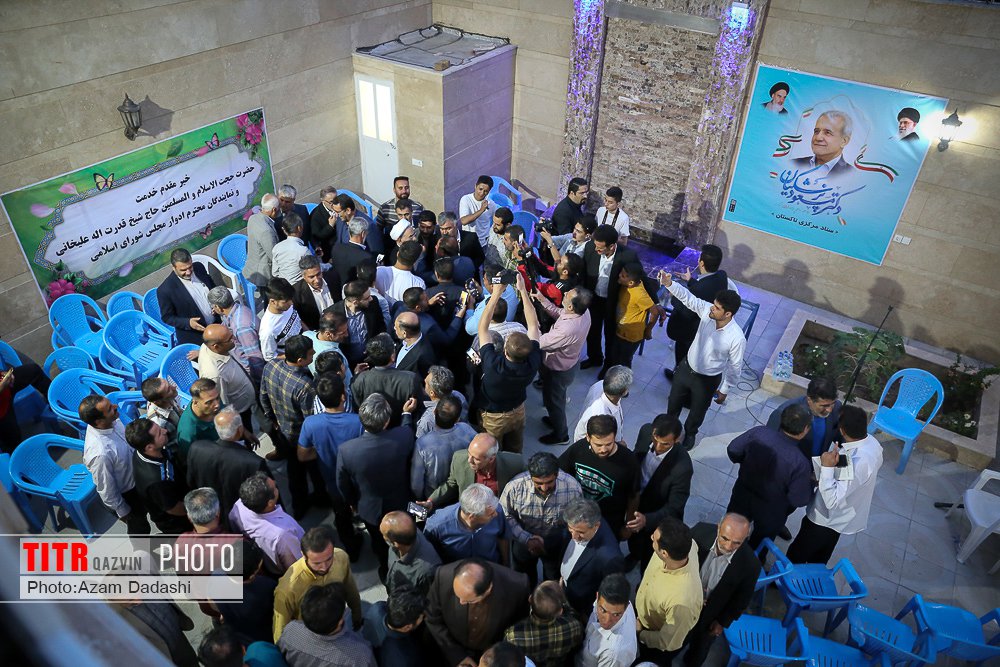 مراسم افتتاح ستاد مرکزی دکتر مسعود پزشکیان در شهرستان تاکستان